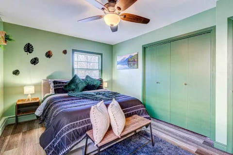 Chicago  2Br Condo -Nature Themed Downtown Access