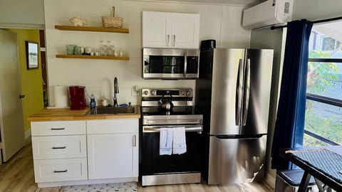 1 BR Beach Apt 1 Pet Ok Steps to Beach & Boating image 5
