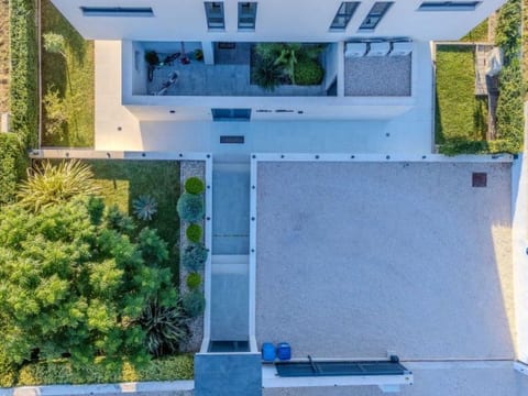 Beautiful villa Lara in Vrana with pool