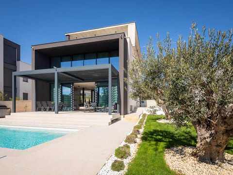 Villa Acacia with heated pool