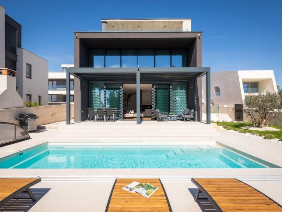 Villa Acacia with heated pool - Petrčane