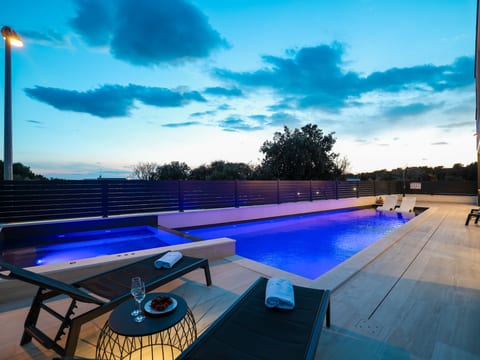 Pool Indoor