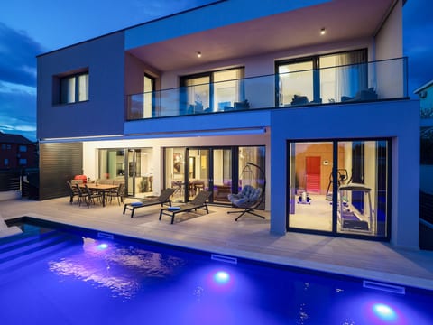 Pool Indoor
