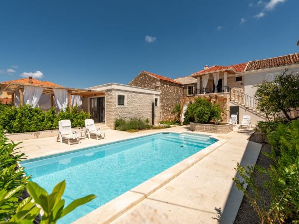 Studio Apartment Varos with shared pool - Ugljan
