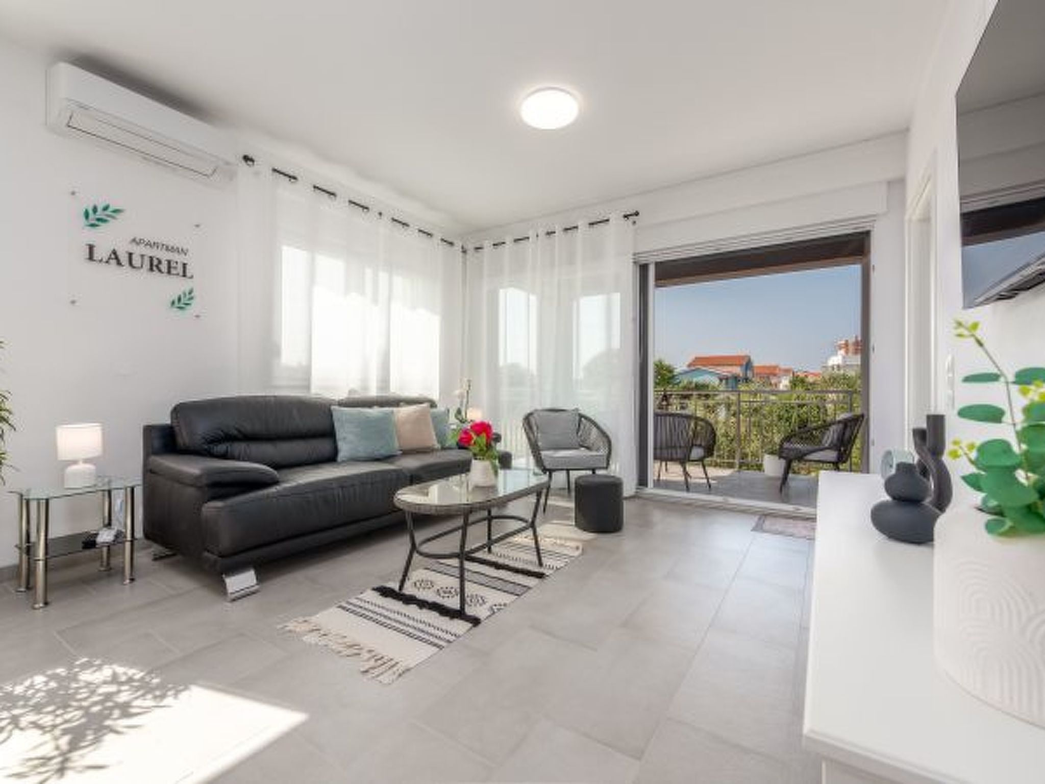 Apartment Laurel near the sea