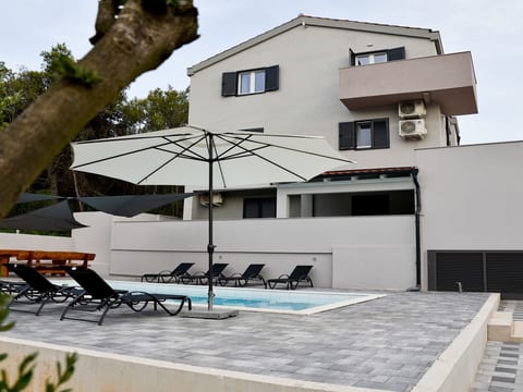 Pool Indoor