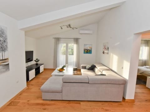 Villa Pinia with pool, Zadar