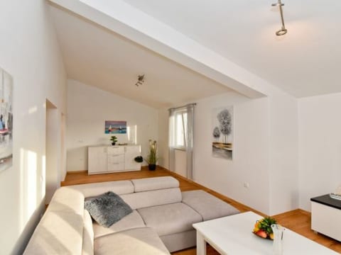 Villa Pinia with pool, Zadar