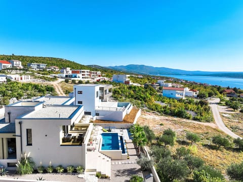 Villa Novue with pool