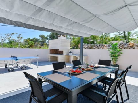 Villa Zariva with pool and panoramic mountain and
