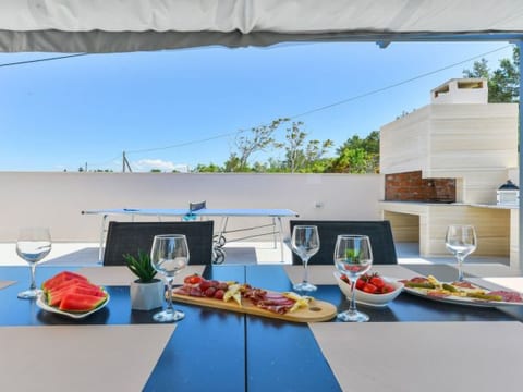 Villa Zariva with pool and panoramic mountain and