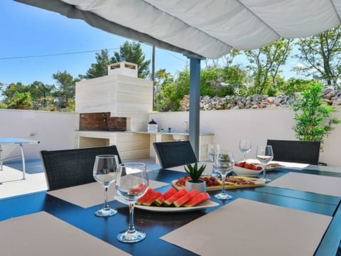 Villa Zariva with pool and panoramic mountain and