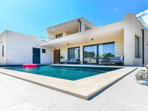 Villa Zariva with pool and panoramic mountain and
