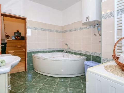 Villa Ana with large pool