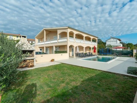 Apartment Holiday House Diana