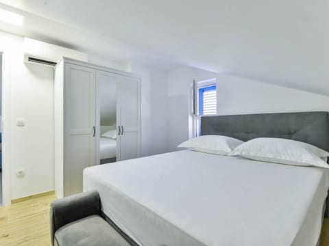 Villa RE with heated pool and spa