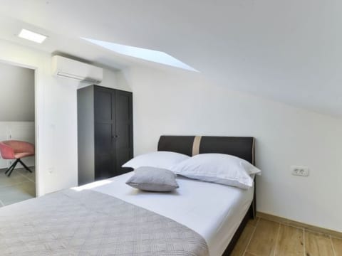 Villa RE with heated pool and spa