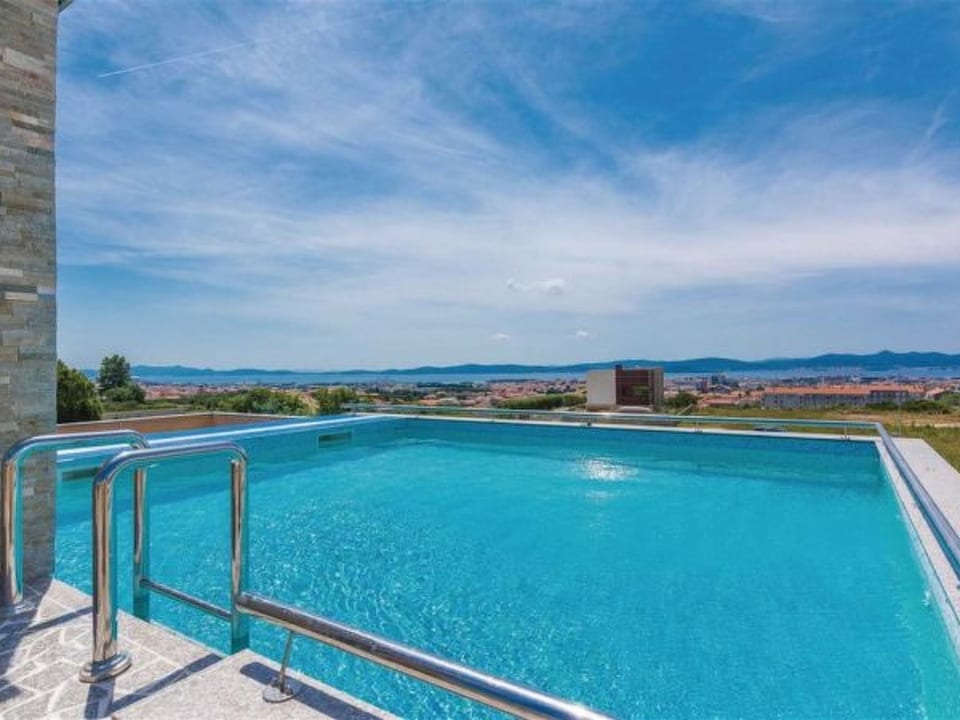 Villa Panorama mit Dachpool - Crno