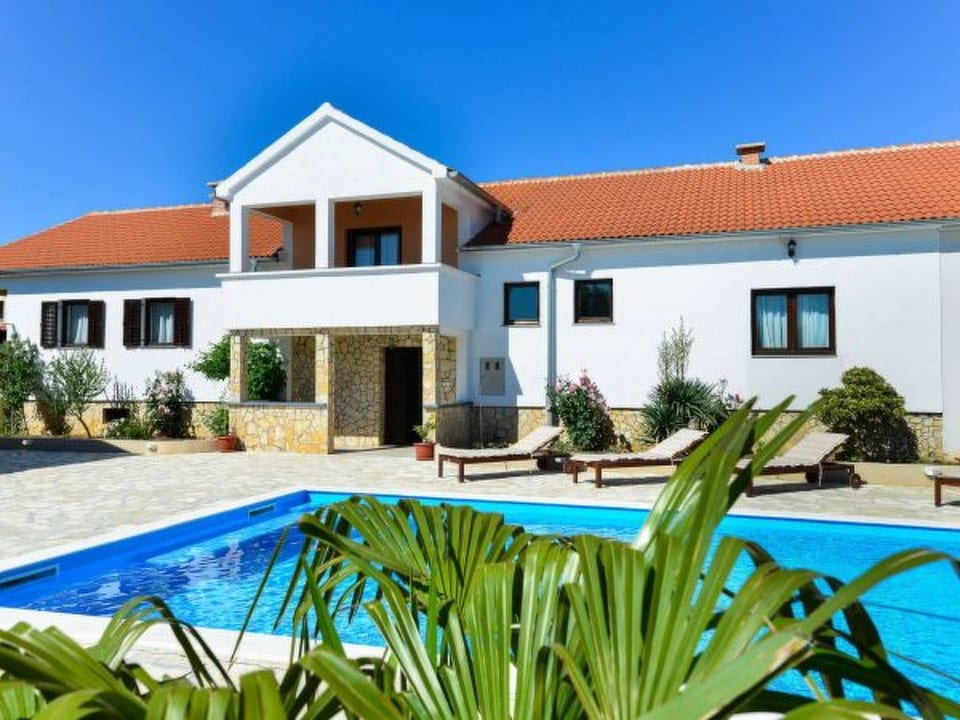 Villa Marinic with heated pool and entertainment r - Pristeg
