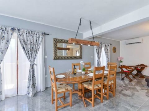 Villa Marinic with heated pool and entertainment r