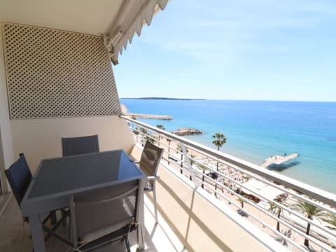 Amazing sea view 2 bedroom front of the beach 303