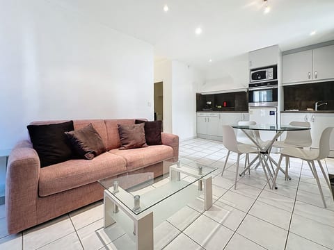 Central 1 bedroom Riouffe 206 2 mins from Palais