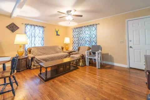 Awesome Winchester Home minutes from the Lake.