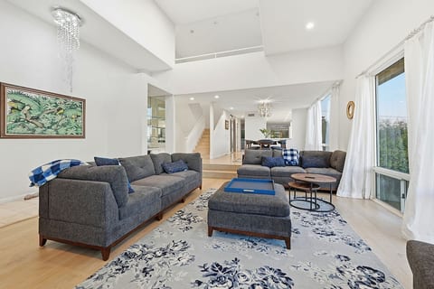 Living and Dining Room with High Ceiling and Panoramic Views of Ocean, Lagoon and Mountains