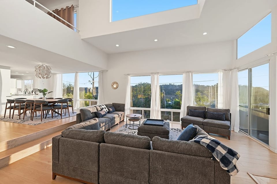 Living and Dining Room with High Ceiling and Panoramic Views of Ocean, Lagoon and Mountains