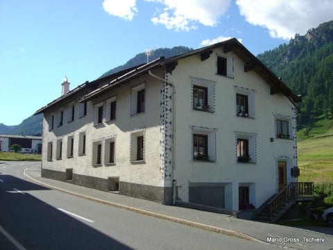 Ferienwohnungen Chasa Muglin 30, (Tschierv).