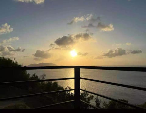 Serene, Stunning, and Modern. Villa Modere