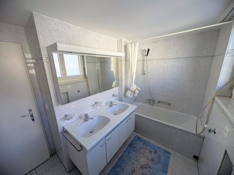 Regina Appartement/Fewo, Dusche oder Bad, WC 5½-Zimmerwohnung