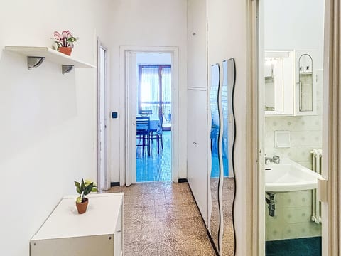 Riviera Mini House