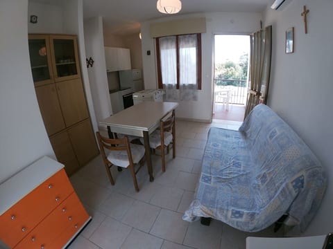Dreizimmerwohnung Tata 98 50 m vom Meer entfernt
