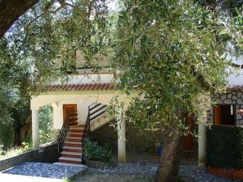 Appartement mit Garten, Terrasse und Grill
