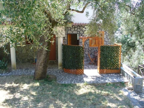 Appartement mit Garten, Terrasse und Grill
