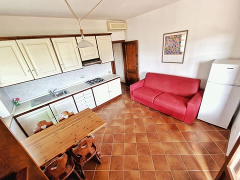 Zweizimmerwohnung mit Schlafzimmer mit Doppelbett und Schlafsofa