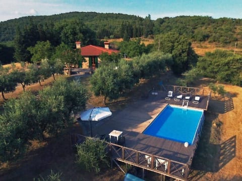 Le Corniole mit Pool, Jacuzzi und Grill
