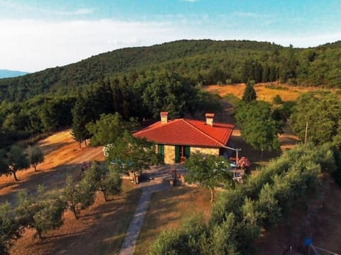 Le Corniole mit Pool, Jacuzzi und Grill