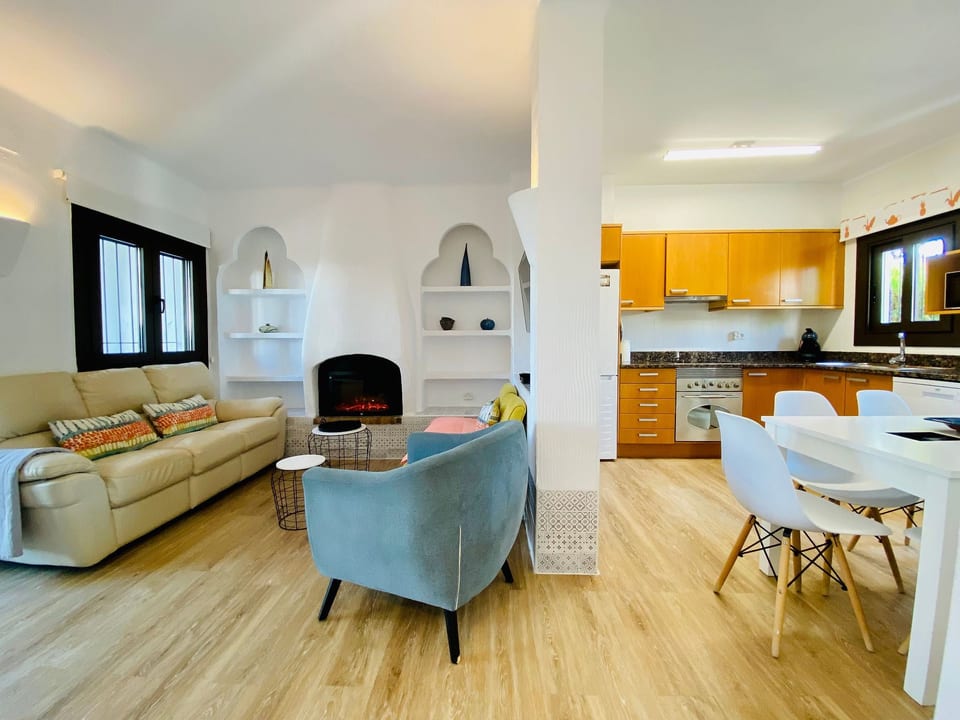 Pinyera con piscina comunitaria - Fontclara