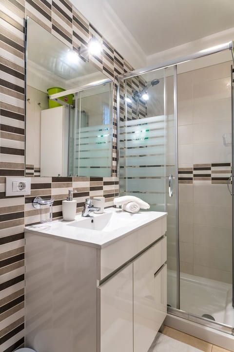 ruhige, charmant renovierte Wohnung, Terrasse, P