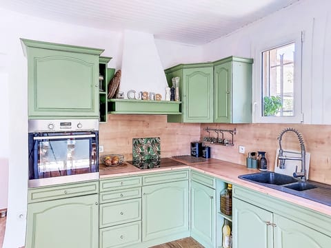 Kitchen / Dining Room