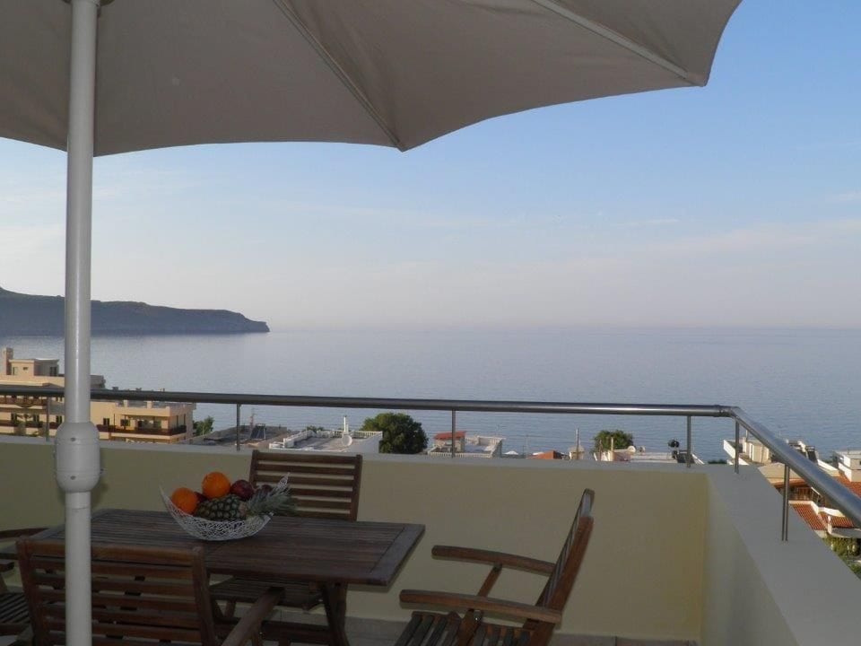 Appartement spacieux avec une vue imprenable depuis le balcon - Agia Marina