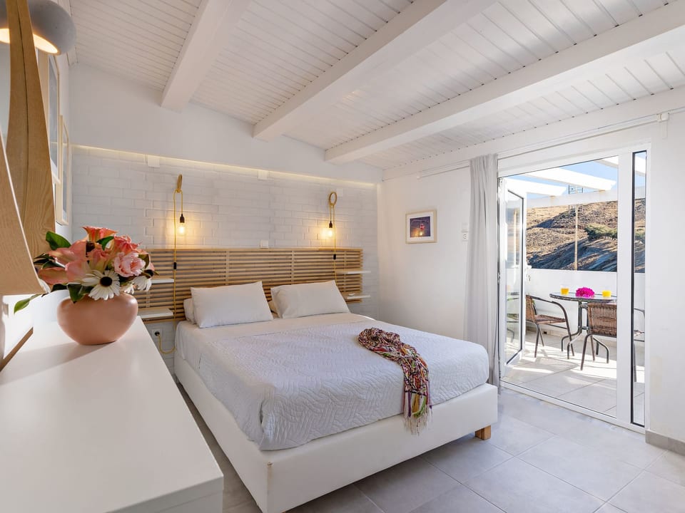 con cama doble y una terraza en la azotea - Roumeli