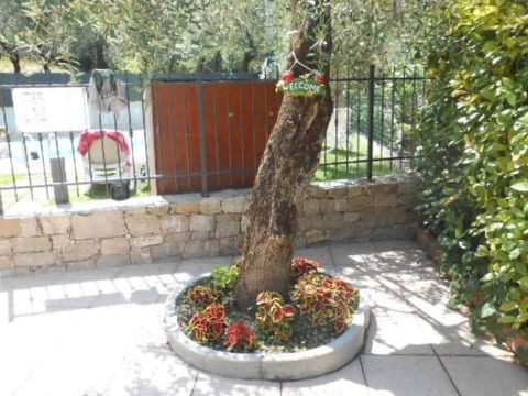Gelbe Wohnung 65qm mit Garten und Seeblick