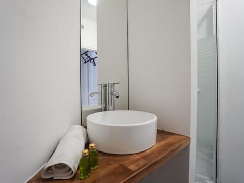 Zimmer mit Badezimmer