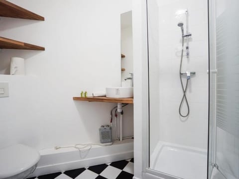 Zimmer mit Badezimmer