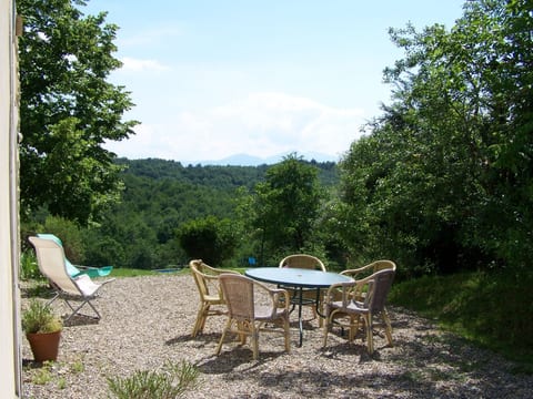 Hochwertiges Haus mit Terrassenblick auf die Berge