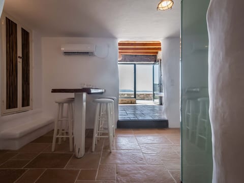 PETRA RESIDENCE MINI POOL SPA MILOS