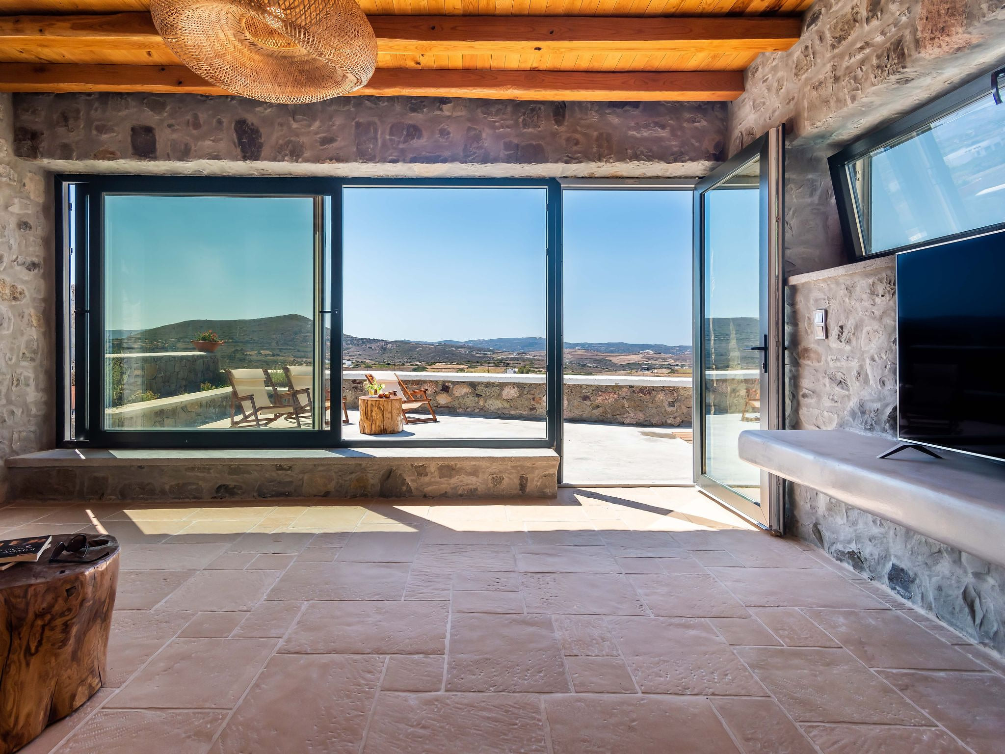 PETRA RESIDENCE MINI POOL SPA MILOS